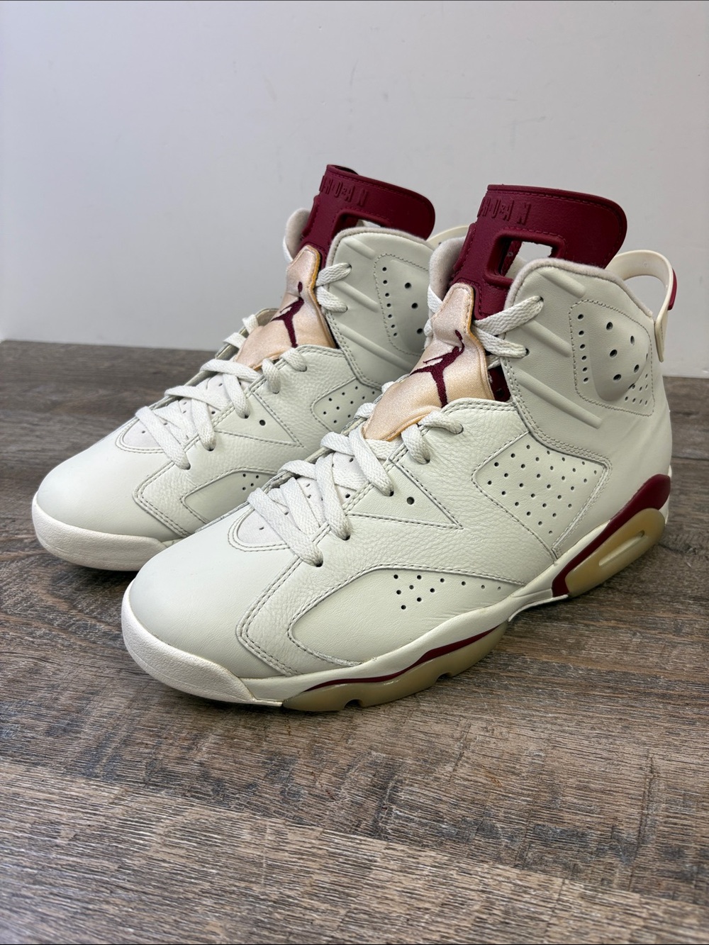 Air Jordan 6 Retro “Maroon” 2015 Sneakers Men’s Size 10.5 384664-116